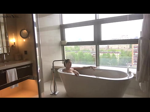 ❤️ Pitikek mezin Bi dilgermî pizika xwe di serşokê de dihejîne ❤ Porno li ku.passiveincome1.ru